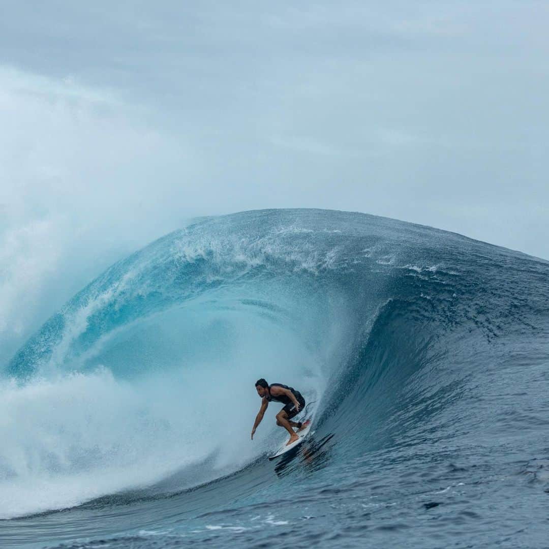ジェレミー・フローレスさんのインスタグラム写真 - (ジェレミー・フローレスInstagram)「Hold On 💨💨💨. . 📷: @timmckenna #Sequence #PacificOcean #Tahiti」2月22日 3時37分 - floresjeremy