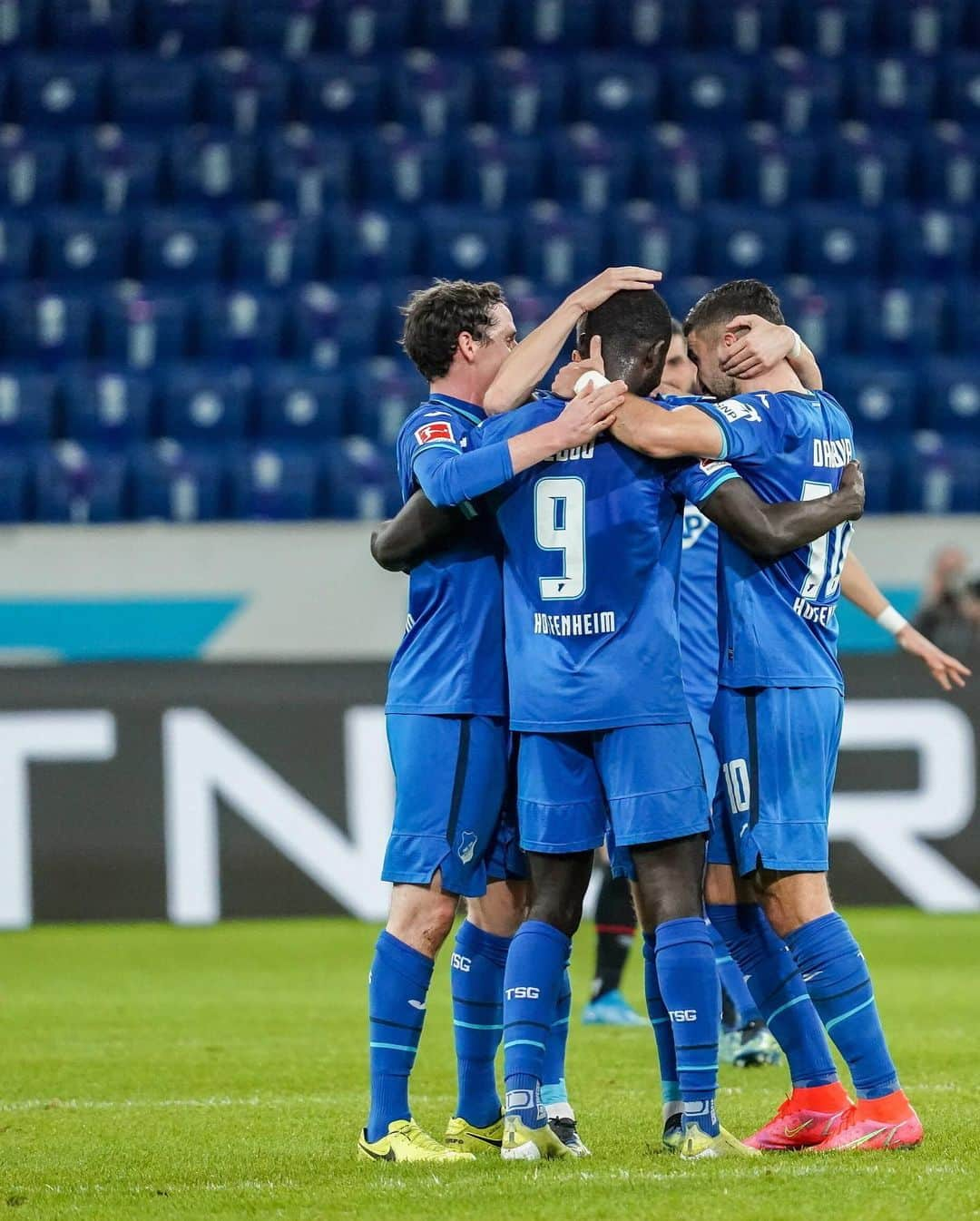 TSG1899ホッフェンハイムさんのインスタグラム写真 - (TSG1899ホッフェンハイムInstagram)「YEEEEES! 🥳 #TSGSVW 4:0 🔚 #bundesliga #tsg」2月22日 3時53分 - tsghoffenheim