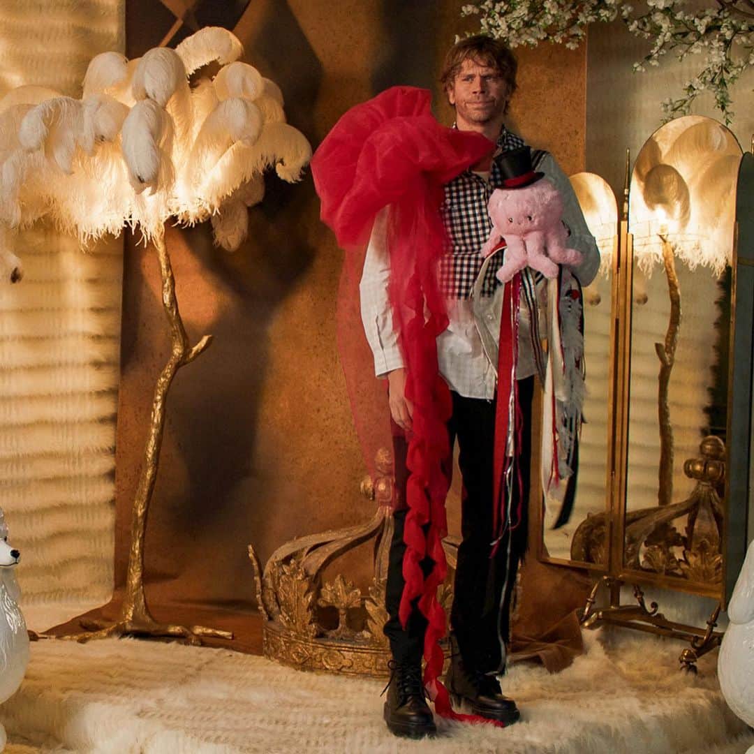 NCIS:LA 〜極秘潜入捜査班のインスタグラム：「It’s called fashion, look it up! 😉」