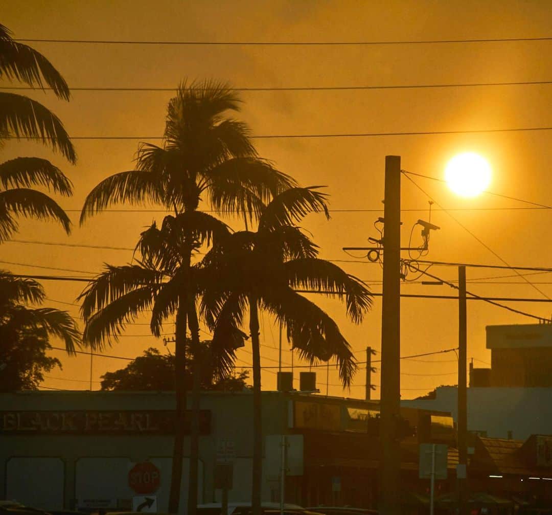 ベン・ワッツのインスタグラム：「Sunset vibes on location happy Sunday everybody #sunsets #benwatts」