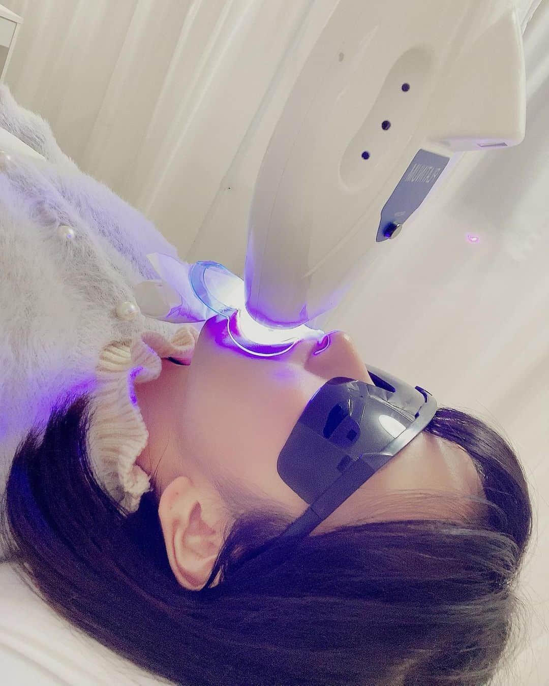 まんまるとまとのインスタグラム：「whitening🦷✨ ・ 久しぶりに1年ぶり くらいかな🦷 ホワイトニングにいってきた！！ お薬ぬって30分放置！ 以上！！ 仕事帰りにでもさっといけて 助かる😍 私は全く痛みなくて寝てたよ🐻‍❄️ ・ 久しぶりにいくと真っ白にしたくなる😵 店舗は恵比寿駅から少し歩いた ところ! @light_beauty_ebisu ライトビューティー ⬇️ https://light-beauty.tokyo/ ・ https://beauty.hotpepper.jp/kr/slnH000496838// ・ ・ ・ ・ #ホワイトニングlightbeauty #lightbeauty恵比寿 #lightbeauty #ホワイトニング #ホワイトニングサロン #白い歯 #綺麗な歯 #歯のホワイトニング #デンタル  #デンタルエステ #セルフホワイトニング #美白 #おすすめ#恵比寿ホワイトニング #恵比寿サロン #ホワイトニング恵比寿#ホワイトニング東京 #恵比寿 #東京 #都内 #Whitening  #dental #dentalwhitening #selfwhitening」