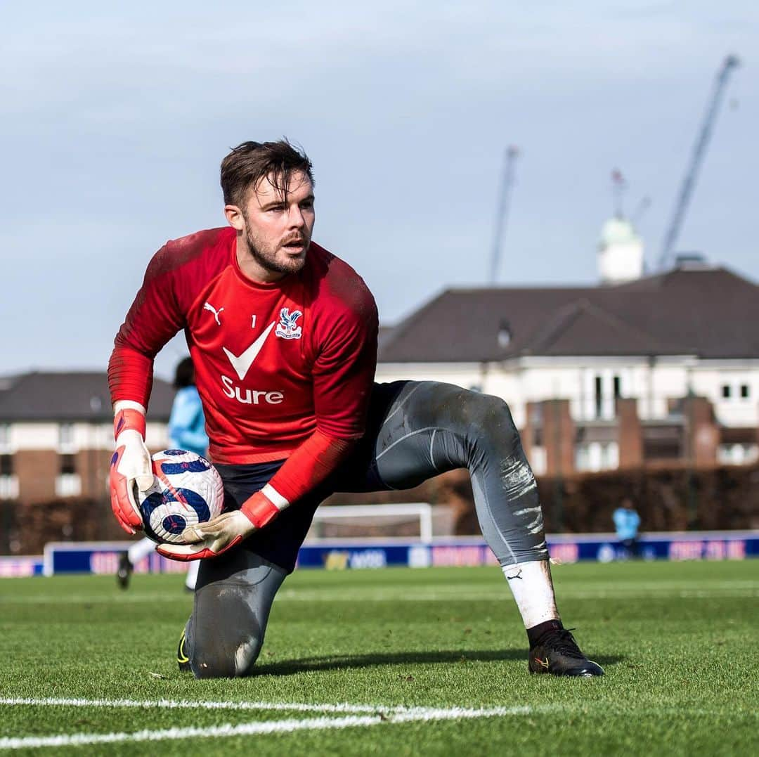 ジャック・バトランドのインスタグラム：「🧤⚽️」