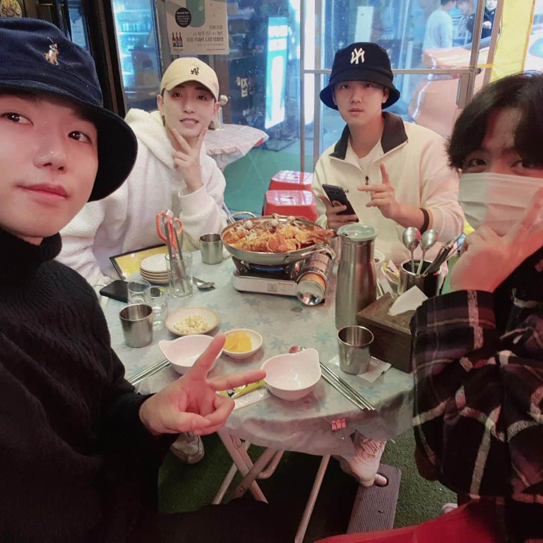 ヒョクジン のインスタグラム：「고마워 그리고 사랑해  #미안해」