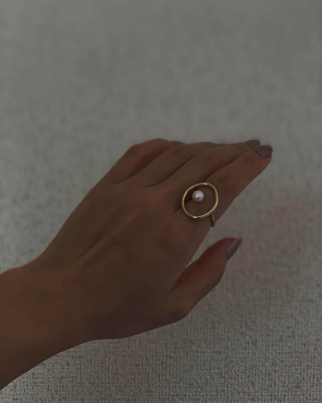 日下裕江さんのインスタグラム写真 - (日下裕江Instagram)「Pearl ring . . . New in. . . . #pearlring #ring #newin  #newring #cute」2月22日 4時25分 - hiroe___h