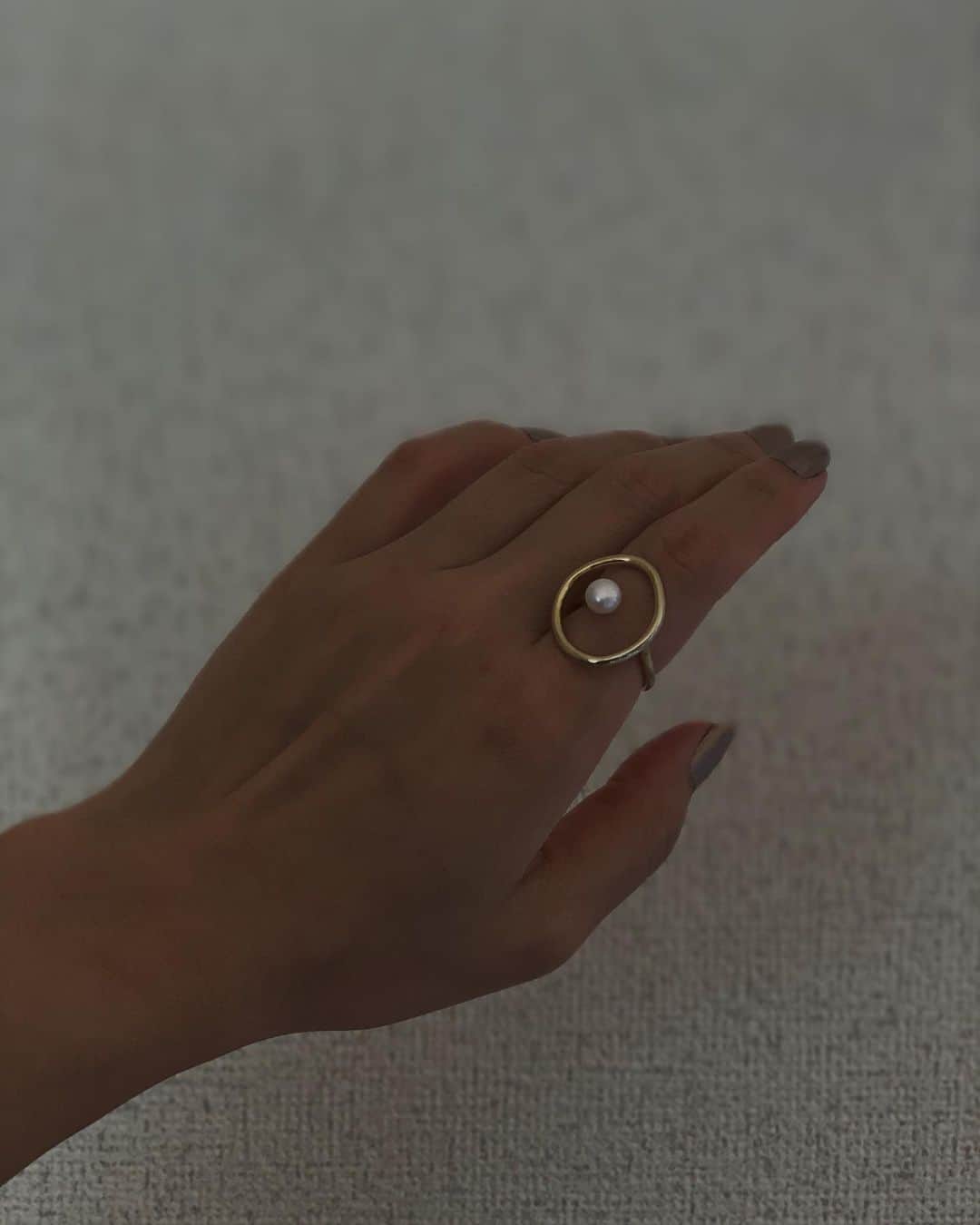 日下裕江のインスタグラム：「Pearl ring . . . New in. . . . #pearlring #ring #newin  #newring #cute」