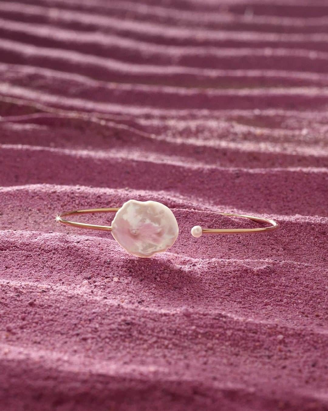 トウスのインスタグラム：「Nenufar collection. The beauty of nature. / Colección Nenufar. La belleza de la naturaleza. #TOUSJewelry #TOUSLovers」