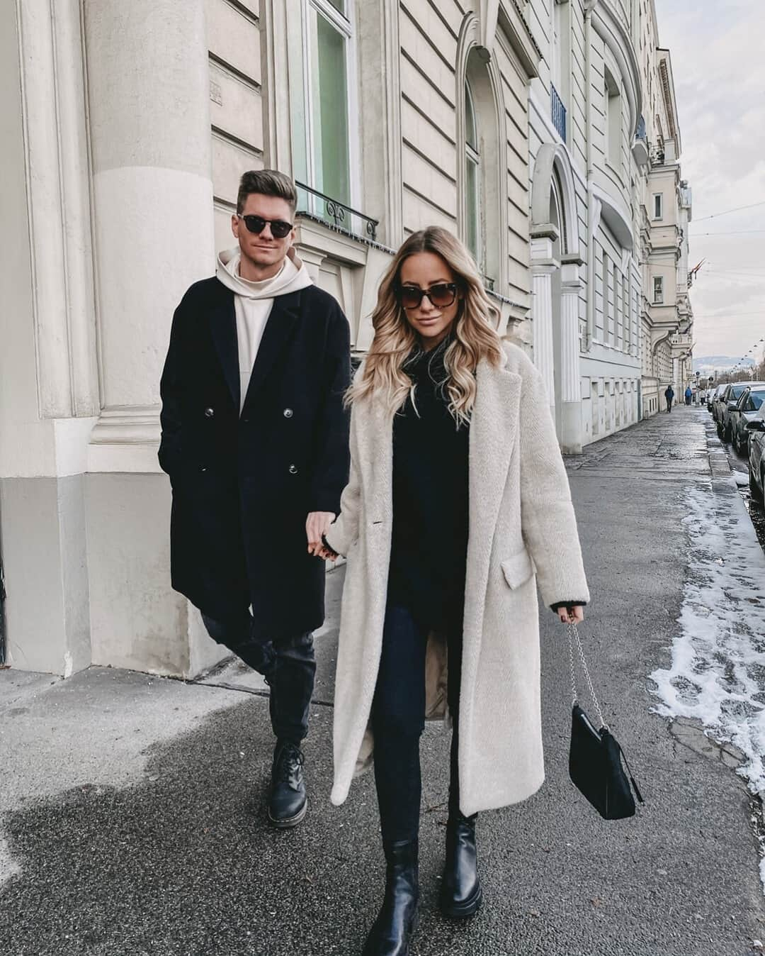 Kapten & Sonさんのインスタグラム写真 - (Kapten & SonInstagram)「'Be someones Sunday.' 💛 Sunday city walks with our new sunglasses. ☀️ @christinabiluca and @timkleinwaechter combined our new Florence Crystal Tortoise Brown and Boston Dark Tortoise Black to her looks. #bekapten #kaptenandson⁠ .⁠ .⁠ .⁠ #sunglasses #newcollection #newin #sunnies #spring #sunday #love #couple #outfit #inspo #fashion #style #ootd #vienna⁠」2月22日 4時30分 - kaptenandson