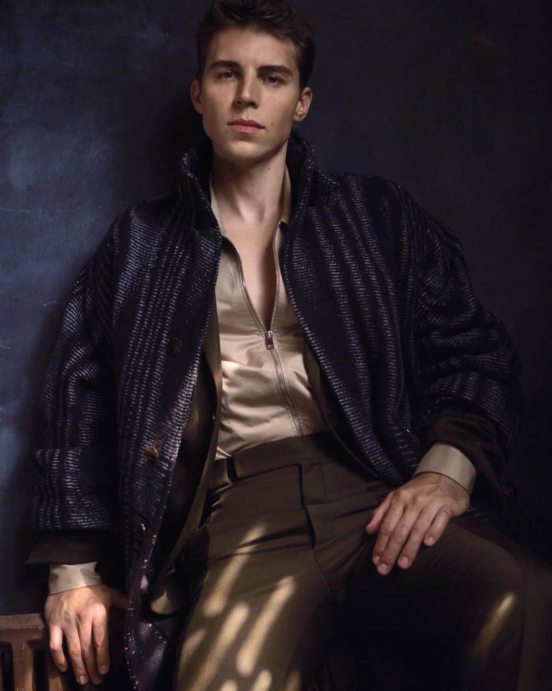 ノーラン・ジェラード・ファンクのインスタグラム：「Is this appropriate attire for Bridgerton House?」