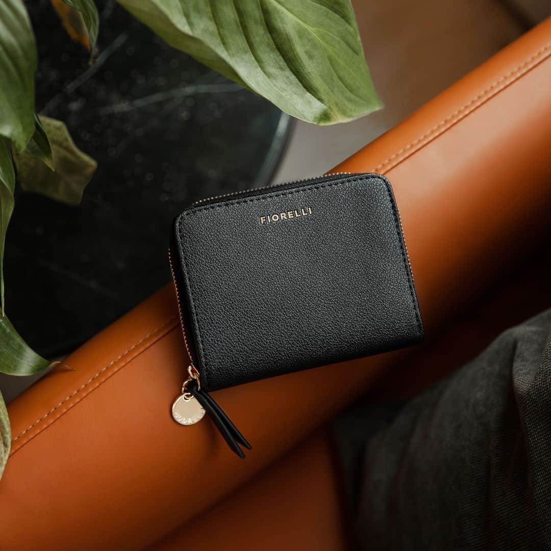 フィオレッリさんのインスタグラム写真 - (フィオレッリInstagram)「A classic and compact card and coin purse to keep you effortlessly organised. Now only £21 👏 #FiorelliBags #Purse #VeganPurse #BlackPurse #VeganAccessories #VeganBrand」2月22日 5時01分 - fiorelli_bags