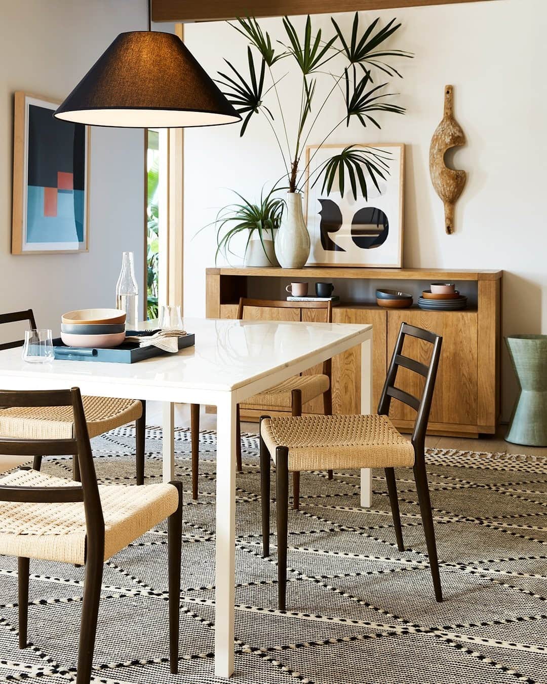 west elmさんのインスタグラム写真 - (west elmInstagram)「Neutral meets eclectic in this modern dining room ✨ Tap the link in our bio to shop the look!」2月22日 5時01分 - westelm