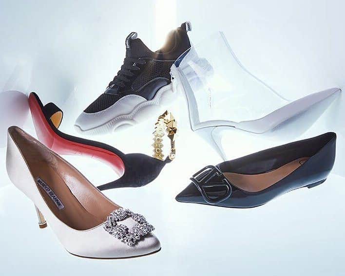 GILTのインスタグラム：「It’s the Designer Shoe Drop. Tap to shop $649 #ManoloBlahnik Hangisi Pumps and (way, way) more.」
