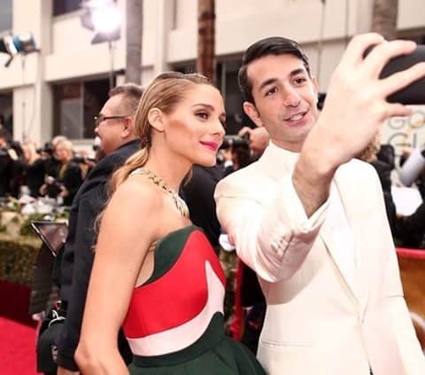 オリヴィア・パレルモのインスタグラム：「Can't believe it's been 5 years since this red carpet moment at the #GoldenGlobes 👗📸🤳🏼🌟 Next weekend kicks off the official start to Awards Season 🏆 so I'm sharing some never-before-seen BTS from my Golden Globes experience!!! Link in bio 🔗」
