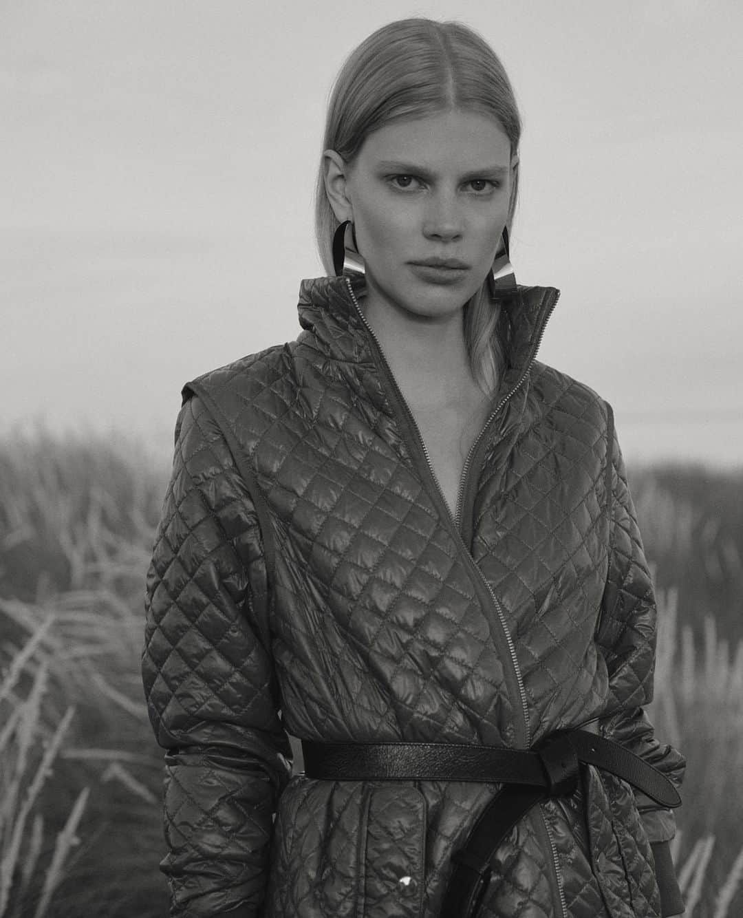 デイビルゲールエミッケルセンのインスタグラム：「A weekend in nature, spring is approaching. Wearing Rainy jacket from our Spring Summer collection.⁠⁠ ⁠⁠ #DAYbirgeretmikkelsen」
