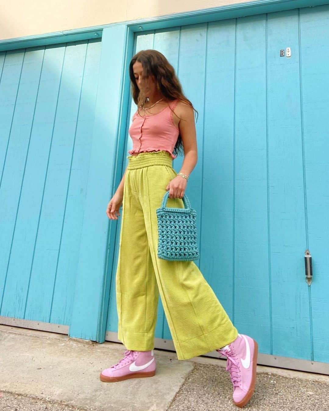 Urban Outfittersさんのインスタグラム写真 - (Urban OutfittersInstagram)「Bowing down to color blocking queen @josie_francis 🌸🍋🌿💘🥝 #UOonYou」2月22日 5時15分 - urbanoutfitters