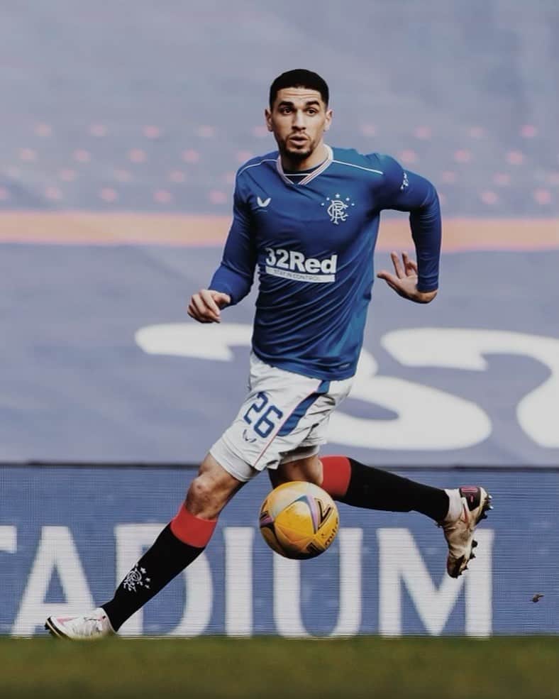 のインスタグラム：「We move again - well done lads 🇬🇧 @rangersfc」