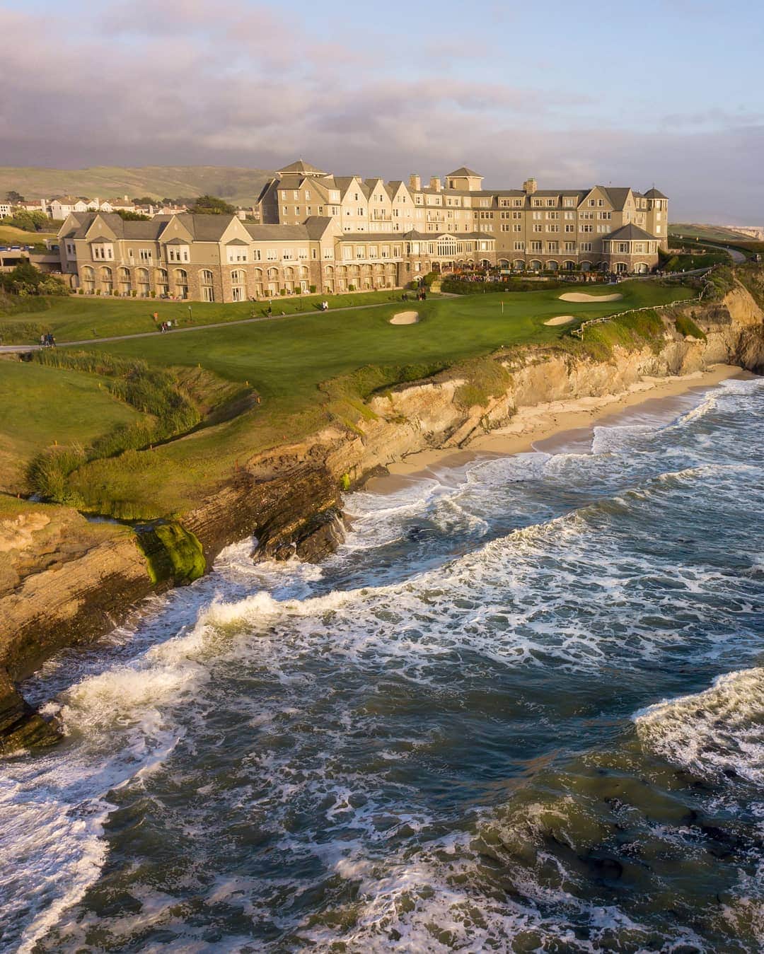リッツ・カールトンのインスタグラム：「Perched above rolling waves, set off on a stunning coastal adventure at The Ritz-Carlton, #HalfMoonBay.」