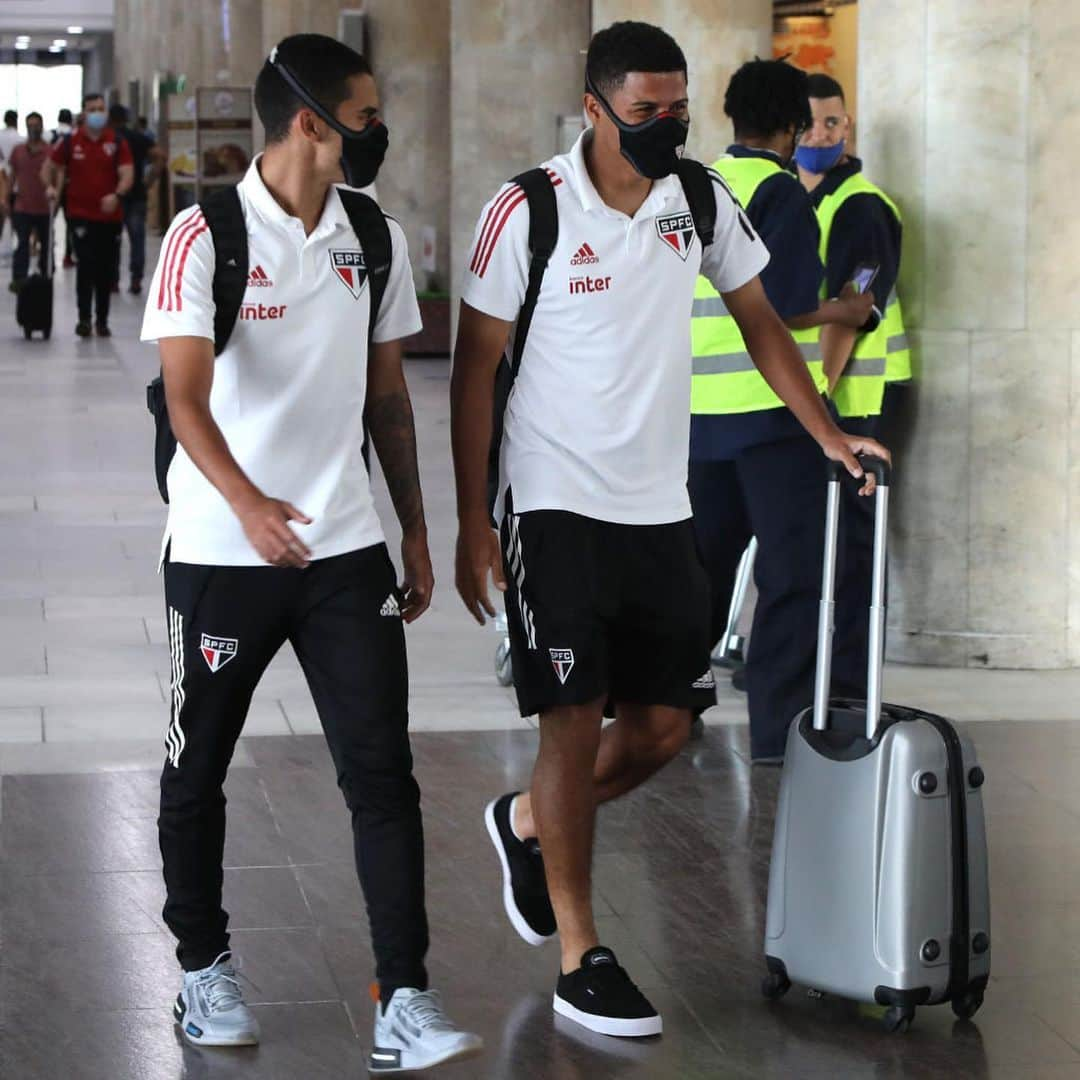 São Paulo FCさんのインスタグラム写真 - (São Paulo FCInstagram)「🛬 𝐑𝐢𝐨 𝐝𝐞 𝐉𝐚𝐧𝐞𝐢𝐫𝐨 ⠀⠀⠀⠀⠀⠀⠀⠀⠀ #VamosSãoPaulo 🇾🇪 ⠀⠀⠀⠀⠀⠀⠀⠀⠀ 📸 Rubens Chiri / saopaulofc」2月22日 5時22分 - saopaulofc