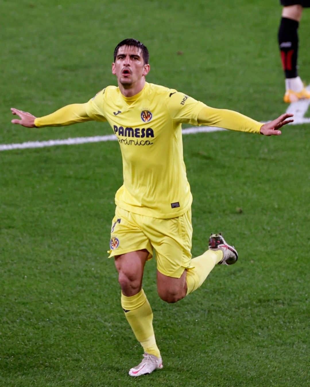 LFPさんのインスタグラム写真 - (LFPInstagram)「Suárez: 16 ⚽ Messi: 16 ⚽ 💛🔝 @gerard_moreno: 𝟏𝟒 ⚽  𝐊𝐞𝐞𝐩 𝐟𝐥𝐲𝐢𝐧𝐠, 𝐆𝐞𝐫𝐚𝐫𝐝 𝐌𝐨𝐫𝐞𝐧𝐨! ✈  ¡𝐒𝐢𝐠𝐮𝐞 𝐯𝐨𝐥𝐚𝐧𝐝𝐨, 𝐆𝐞𝐫𝐚𝐫𝐝 𝐌𝐨𝐫𝐞𝐧𝐨! ✈  #GerardMoreno #Villarreal #AthleticVillarreal #LaLigaSantander #LaLiga」2月22日 5時35分 - laliga