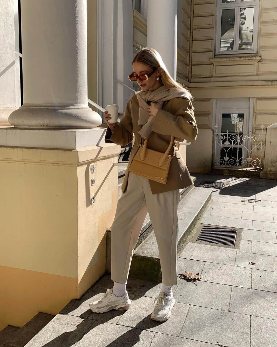 レオニー・ハンネさんのインスタグラム写真 - (レオニー・ハンネInstagram)「Spring today 🍦🐣🤍 This spots looks a bit like Lnd which made me realise this is the longest I’ve been away from my London home ever 🥺」2月22日 5時27分 - leoniehanne