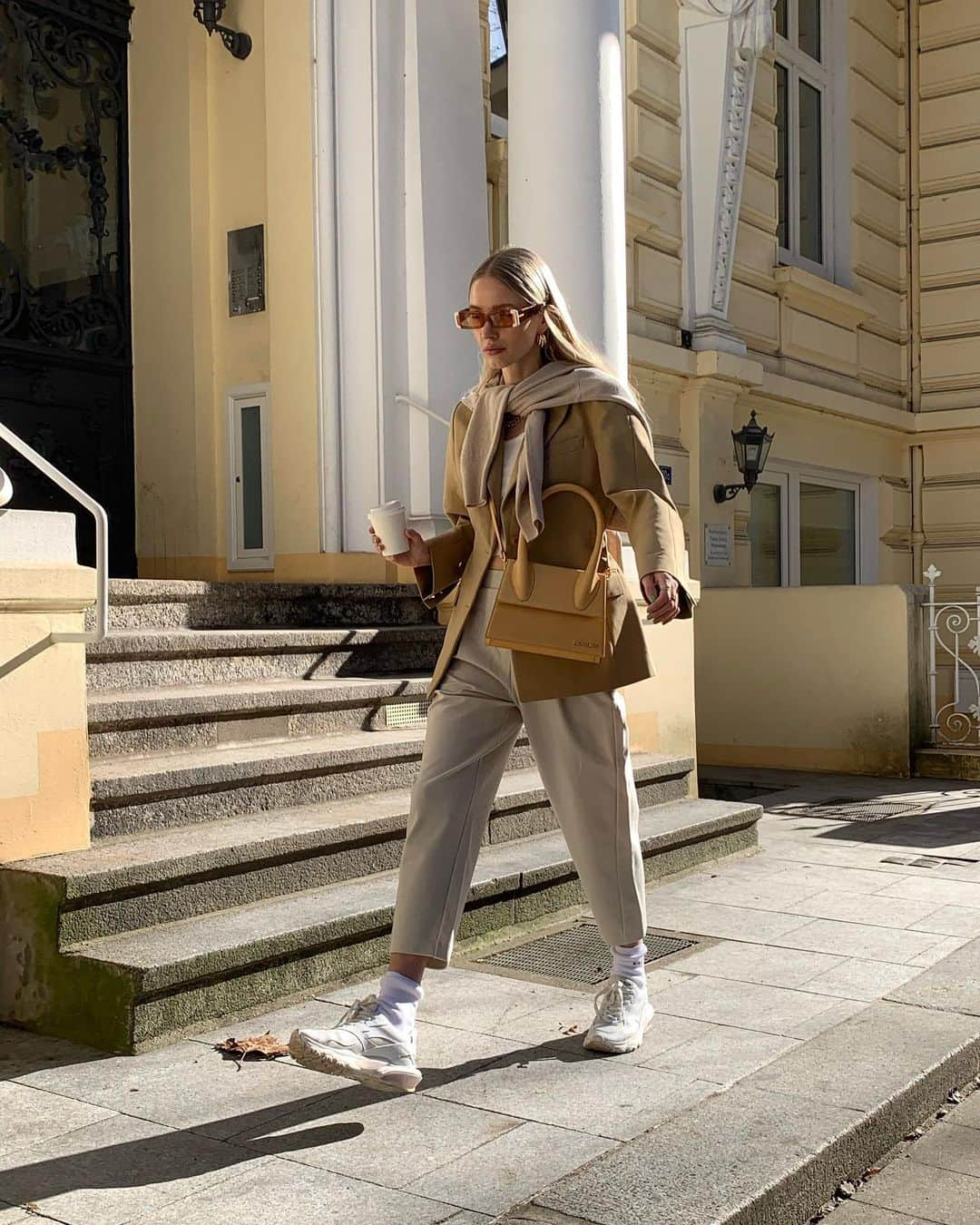 レオニー・ハンネさんのインスタグラム写真 - (レオニー・ハンネInstagram)「Spring today 🍦🐣🤍 This spots looks a bit like Lnd which made me realise this is the longest I’ve been away from my London home ever 🥺」2月22日 5時27分 - leoniehanne