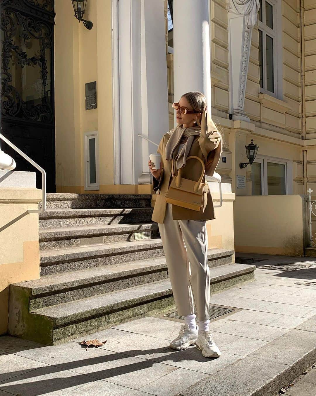 レオニー・ハンネさんのインスタグラム写真 - (レオニー・ハンネInstagram)「Spring today 🍦🐣🤍 This spots looks a bit like Lnd which made me realise this is the longest I’ve been away from my London home ever 🥺」2月22日 5時27分 - leoniehanne