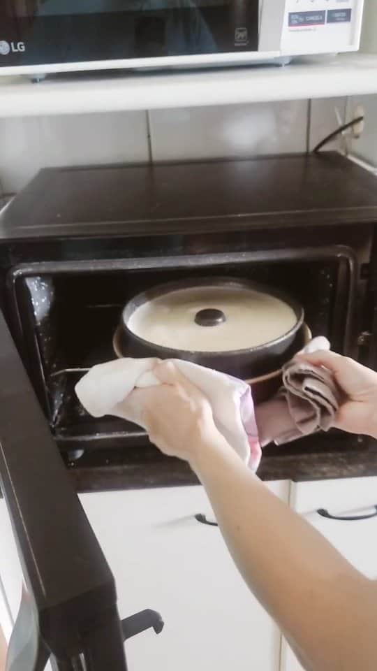 Anna Vargasのインスタグラム：「Do nosso almocinho de hoje, bem básico, bem típico de domingo. Não sou nenhuma chef, mas me garanto na cozinha!💃🏻😌 Adoro agradar as pessoas que eu amo com comida.🥰 . #domingo #almoço #pudimdeleitecondensado #maionese #fraldinha」