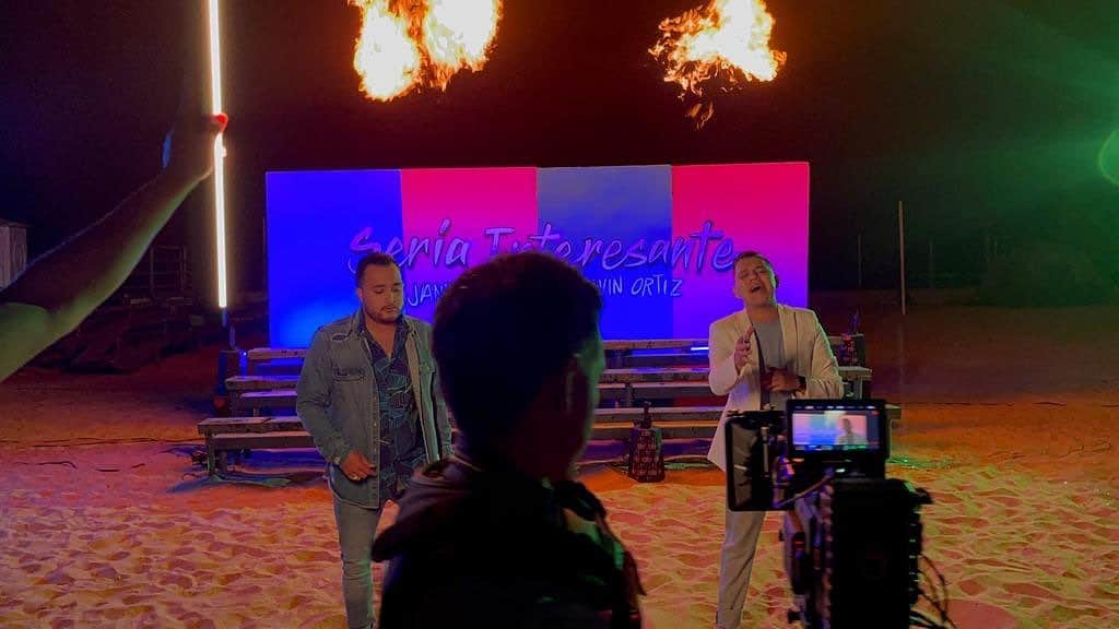 ケビン・オーティズのインスタグラム：「🔥🙏🏻 Excelente domingo Para todos 🙏🏻🔥esperen pronto el video oficial de “sería interesante“ @alejandrogarciamusic @badsinmusic @panazitro01」