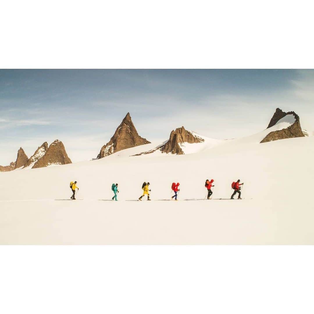アダムのインスタグラム：「Expedition Antarctica by North Face. Cedar Wright, Alex Honnold, Conrad Anker, Savannah Cummins, Anna Pfaff and Jimmy Chin photographed by Pablo Durana, 2017.」