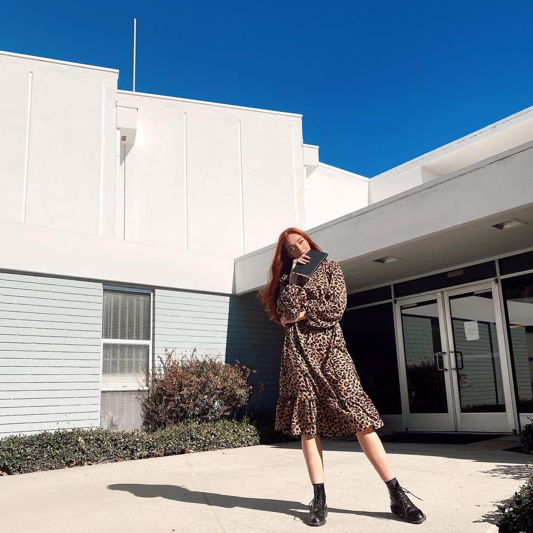 デイジー・クレメンタイン・スミスのインスタグラム：「You guys I got to go to church in person, and in the building today 😭 (everyone was masked, socially distancing, etc.).  I can’t tell you how happy and grateful I was. God is so cool. Everything is gonna work out better than you could imagine. Okay? Ily ❤️」