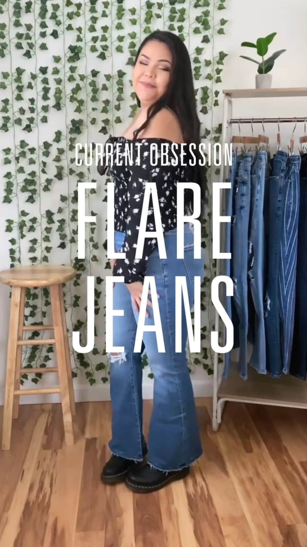 American Eagleのインスタグラム：「Loving our new Flare Jeans? #myAEambassador @loreleyymendez shows us her fav ways to style them #AEJeans」