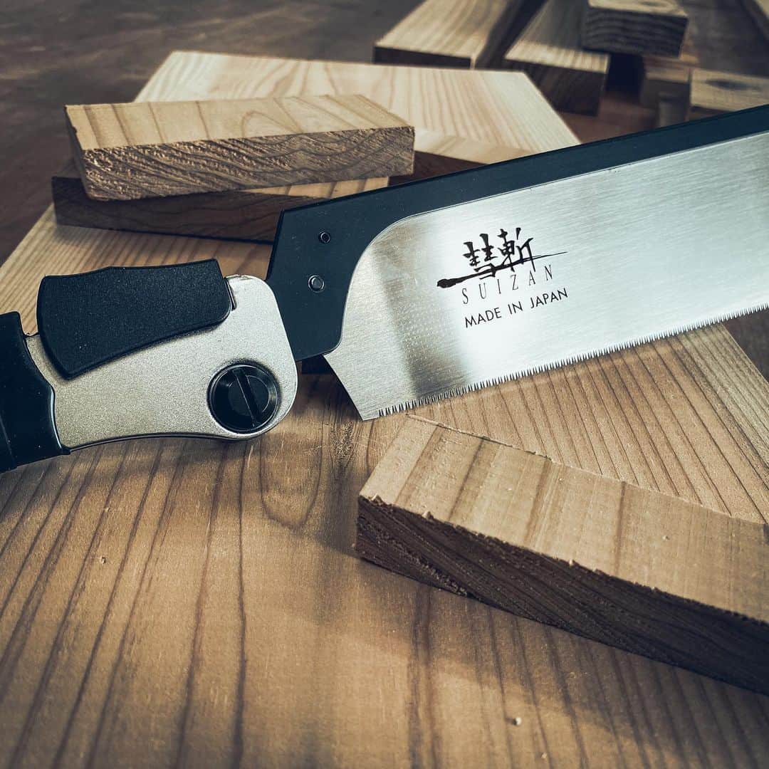のインスタグラム：「SUIZAN Japanese Folding Dozuki Dovetail Pull Saw 9.5 Inch, Hand Saw for Woodworking  #suizan #japanesesaw #japanesesaws #japanesetool #japanesetools #japaneseplane #craftman #craftmanship #pullsaw #dovetail #dovetailsaw #handsaw #woodwork #woodworker #woodworkers #woodworking #woodworkingtools #furnitureworkshop #furnituredesign #furnituremakeover #furnituremaker #suizanjapan」
