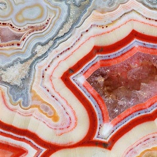 ウィンターケイトのインスタグラム：「when I dream of crystals 💭✨」