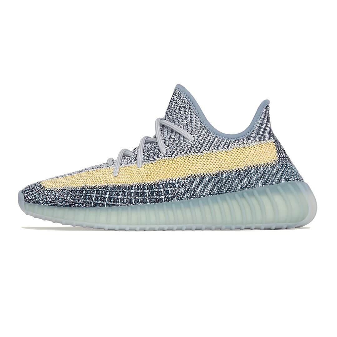 HYPEBEASTさんのインスタグラム写真 - (HYPEBEASTInstagram)「@hypebeastkicks: Take an official look at the next set of @adidas YEEZY BOOST 350 V2s arriving in "Ash Blue" and "Ash Stone." The “Ash Blue” is centered around a monochromatic mix of gray shades but subtly weaves its eponymous blue hue into the Primeknit upper to provide a cool contrast. While the “Ash Stone” offers a warmer, more earthy mix of colors by blending multiple browns tints with a soft sprinkle of gray on its upper. Both feature signature BOOST comfort and are set to release on February 27.⁠⁠ Photo: adidas」2月22日 6時21分 - hypebeast