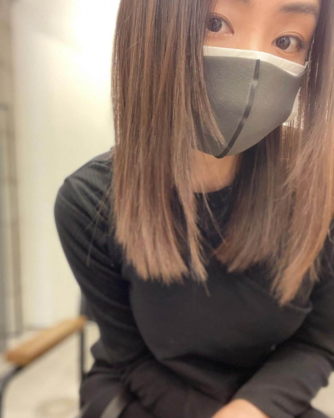 片山萌美のインスタグラム：「またこんなに艶々サラサラに なったのです✂︎  #髪質改善トリートメント  #fons #青山 #堀川智明　さん #髪質改善おじさん　笑  いつもありがとうございます♪」