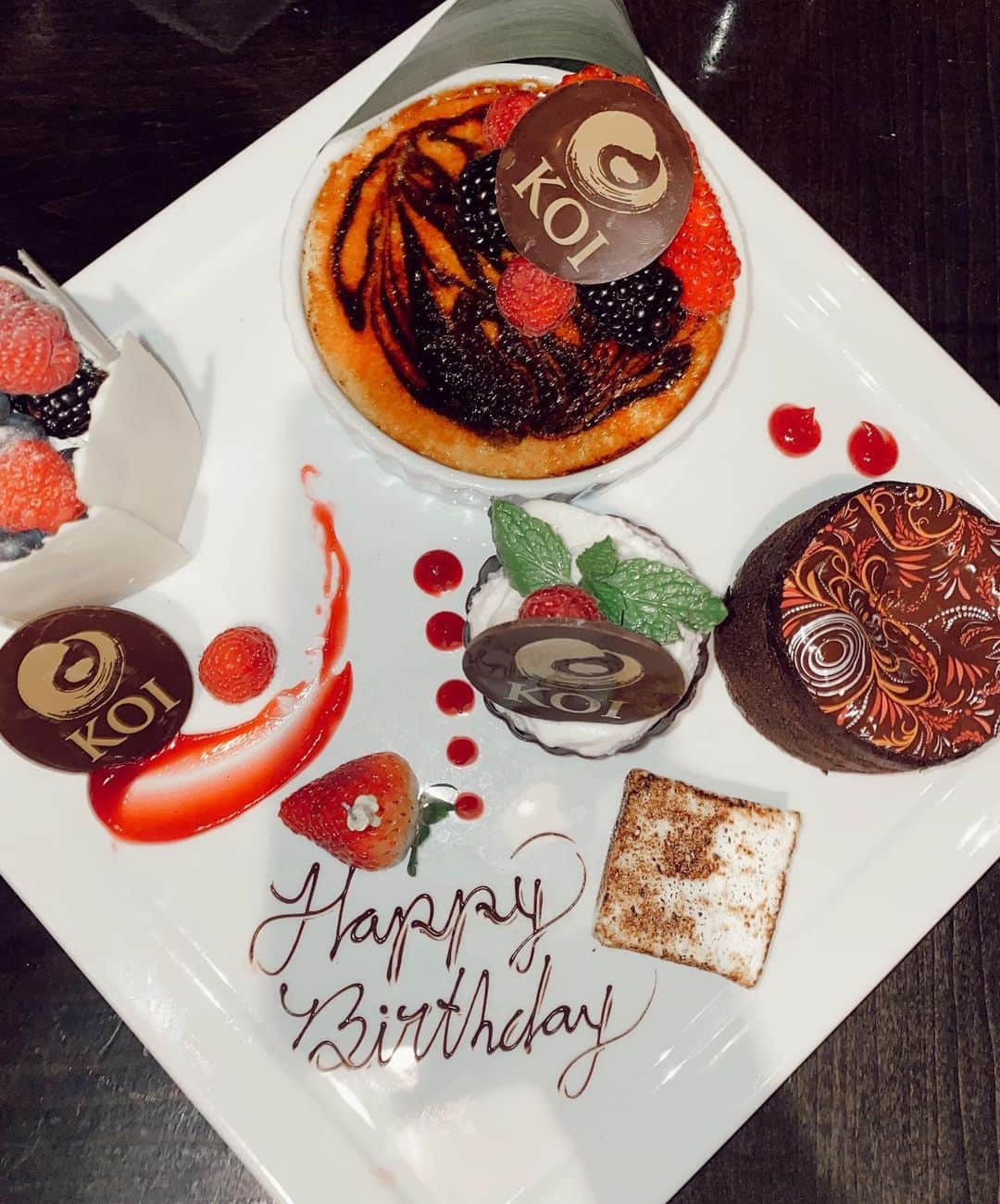 ヴィクトリア・ジャスティスさんのインスタグラム写真 - (ヴィクトリア・ジャスティスInstagram)「best b day dinner @koirestaurants !🙏🏼🎈🍣」2月22日 6時28分 - victoriajustice