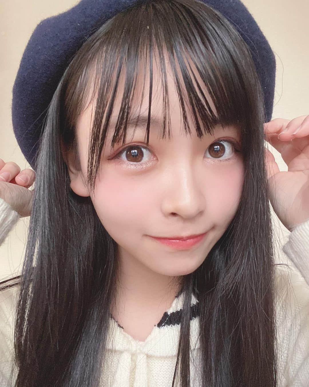 AIRIさんのインスタグラム写真 - (AIRIInstagram)「たまにはドアップ^^* . .  #PiXMiX #アイドル #idol #偶像 #コーデ #ファッション #セーラー服 #かわいい #色  #🥰 #白 #撮影 #冬 #セーラーカラー #kawaii #セーラー #jk #jk1 #高校生 #code #fashion #fjk #followme #水手服 #ベレー帽 #Bobon21  #ストレート」2月22日 7時07分 - aylin200442