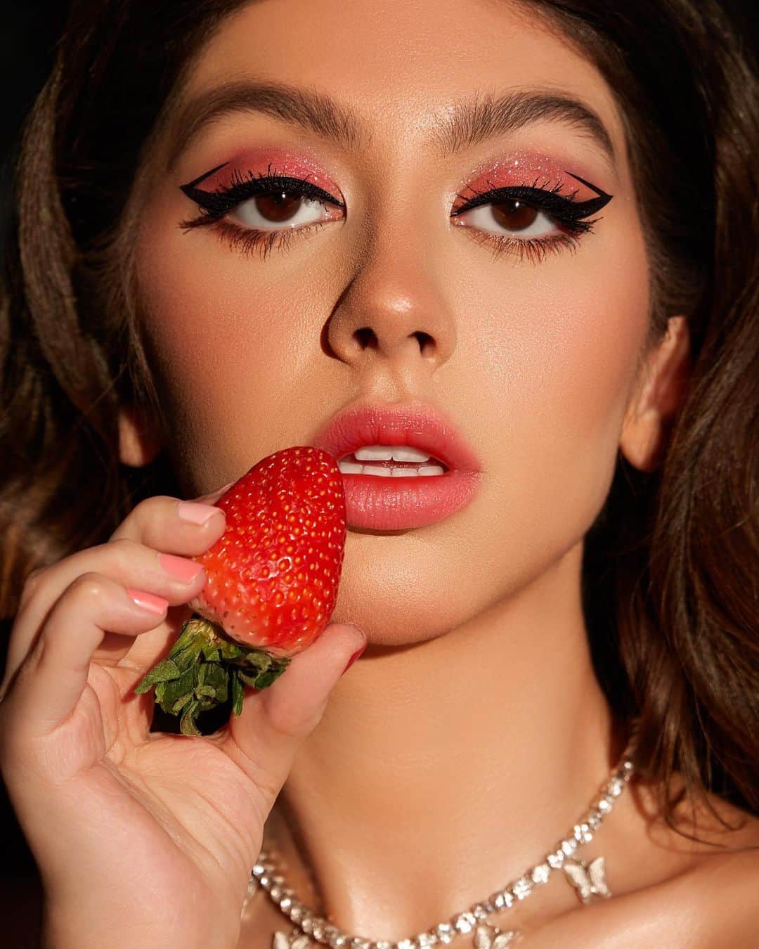 M·A·C Cosmetics Canadaさんのインスタグラム写真 - (M·A·C Cosmetics CanadaInstagram)「Felt Cute, won’t delete later 😉 We’re obsessed with @tarasigari’s strawberry-stained lips and lids using her favourite new #MACPowderKiss shades — Powder Kiss Lipstick in Sheer Outrage and Powder Kiss Soft Matte Eye Shadow in Felt Cute. Double-tap for an extra serving of your daily fruits and veggies!   What fruity colours do you like to incorporate into your makeup routine?  🍇 Jewel-Toned Violets 🍉 Punchy Corals 🍊 Juicy Oranges 🍒 Cherry Reds 🍑 Soft Peaches 🍏 Tangy Greens 🍌 Mellow Yellows  Comment down below with your picks! 👇 #Regram #MACCrew @tarasigari #MACCosmeticsCanada #MACCanadianOriginal」2月22日 7時22分 - maccosmeticscanada
