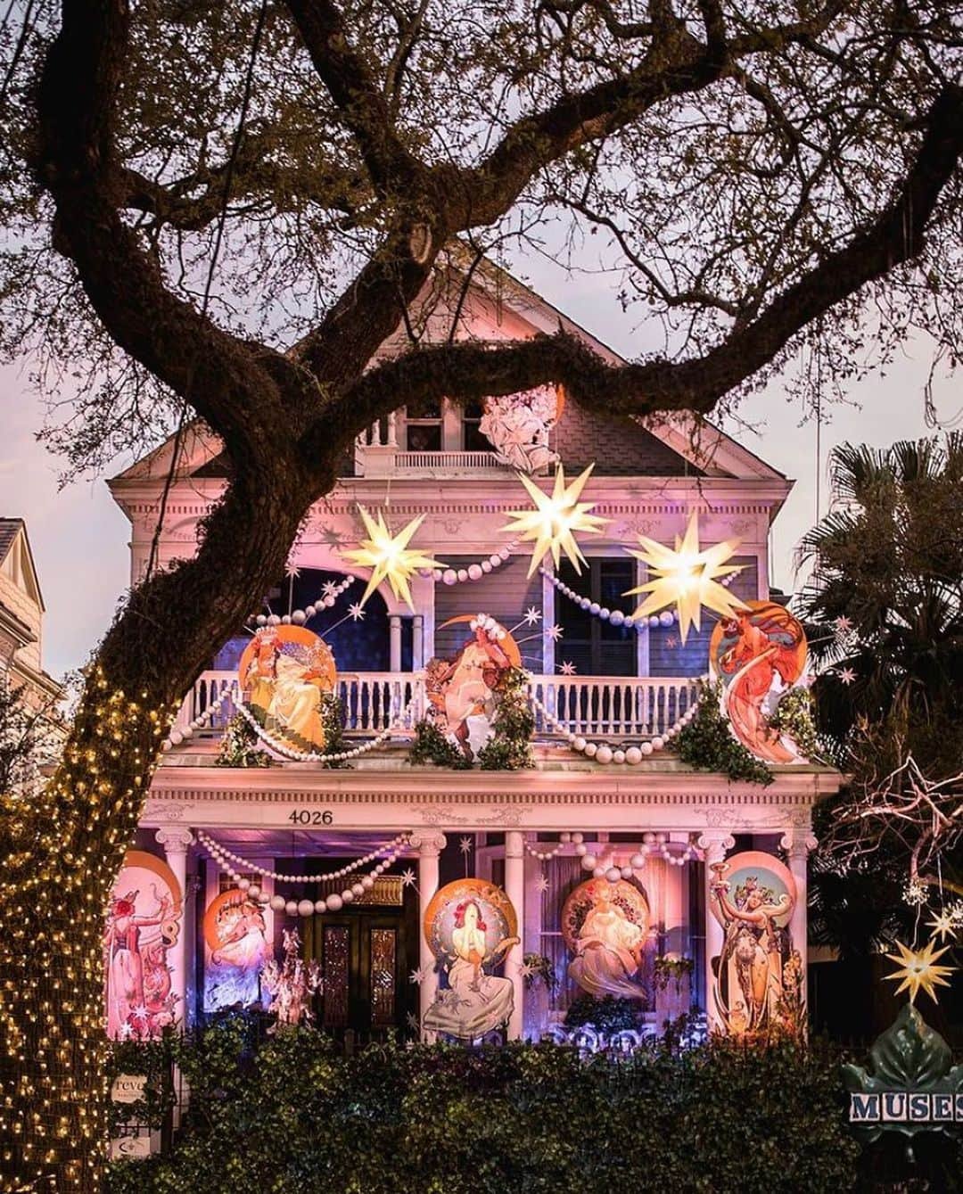 FRENCH GIRLさんのインスタグラム写真 - (FRENCH GIRLInstagram)「Still thinking about the dreamy Mardi Gras House Floats that the krewes put together for #YardiGras this week. This house, called COSMOS and put together by @kreweofmuses, is one of our absolute favorites (captured by @nolamaven in the first photo, and @nola_val in the second). ✨  From the Krewe of Muses:  “Cosmos is a Greek word for the order of the universe. It is, in a way, the opposite of Chaos and implies the deep interconnectedness of all things.  In Greek mythology, Muses were the deities that gave artists, philosophers and individuals the necessary inspiration for creation. The Muses represent what is best in humanity.  In a time when the world seems to suffer from chaos and tragedies, we look to the Cosmos via our own inspiration from the nine Muses. Our vision conveys the intricate and subtle way that the universe is put together and how we are all connected.  Please visit the COSMOS and use the QR code to listen to artist —and Muse—Susan Gisleson’s insights and inspiration for our house.  Happy Are They Whom the Muses Love —Hesiod” 🌙🪐💫」2月22日 7時32分 - frenchgirlorganics