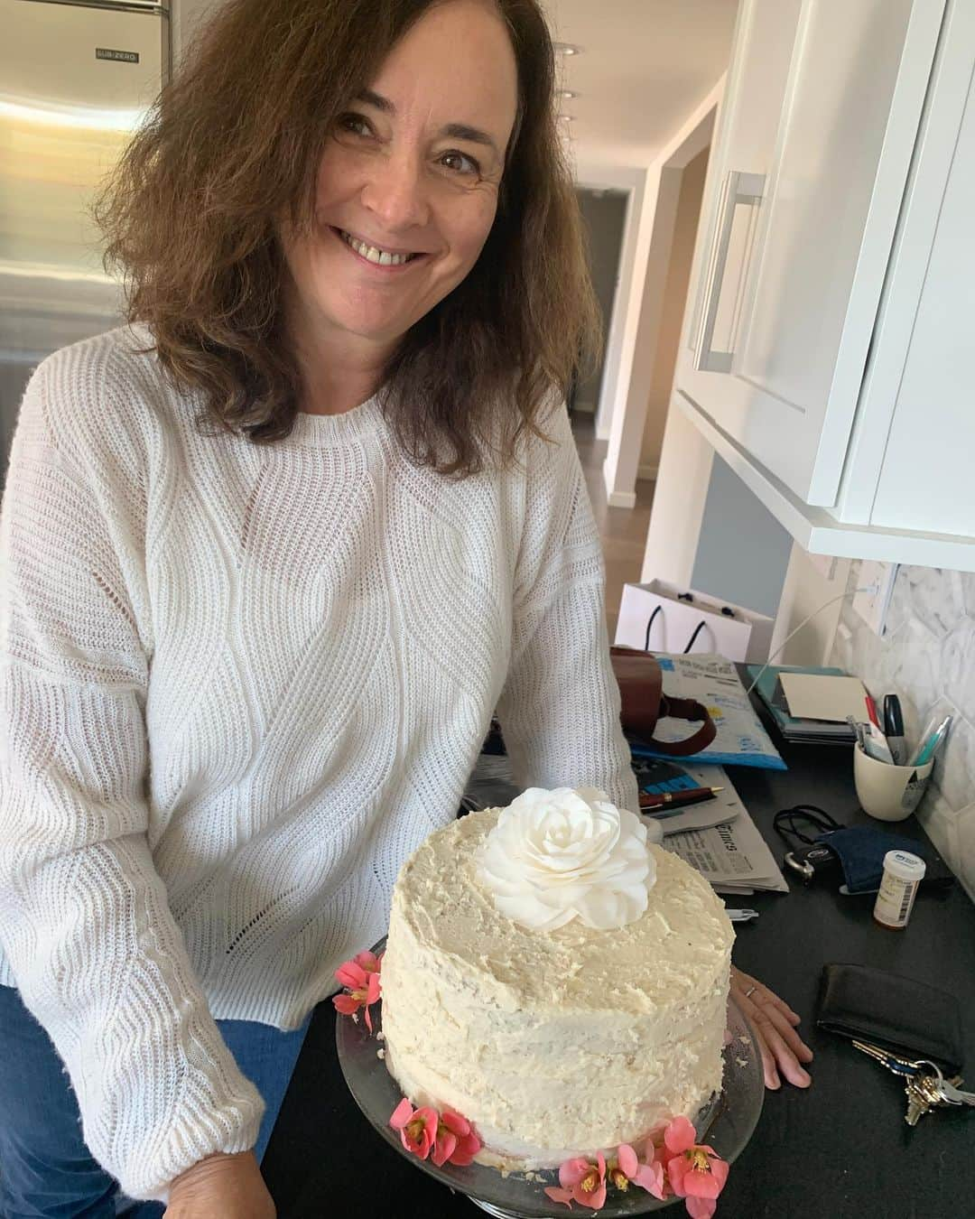 イリザ・シュレシンガーさんのインスタグラム写真 - (イリザ・シュレシンガーInstagram)「Thought my in-laws were coming over for a quick visit but my mother in law had made me a gorgeous white #birthday cake with farmers market 🍓 (this is an artist’s rendition 🎂) Tomorrow is Feb 22 and I’m turning 38, so I’m calling it the beginning of my EARLY- LATE 30s. Lol. Tomorrow will be spent anesthetized in a doctor’s office while I have a (quick) surgery ON MY BIRTHDAY! Like when Liz Lemon opted for root canal on Valentine’s Day. But I shall awaken anew, fortified with wisdom and imbued with a newly clarified righteous indignation towards women’s healthcare in our country (which is a fucking joke) I am planning on having a great 38th year.」2月22日 7時44分 - ilizas