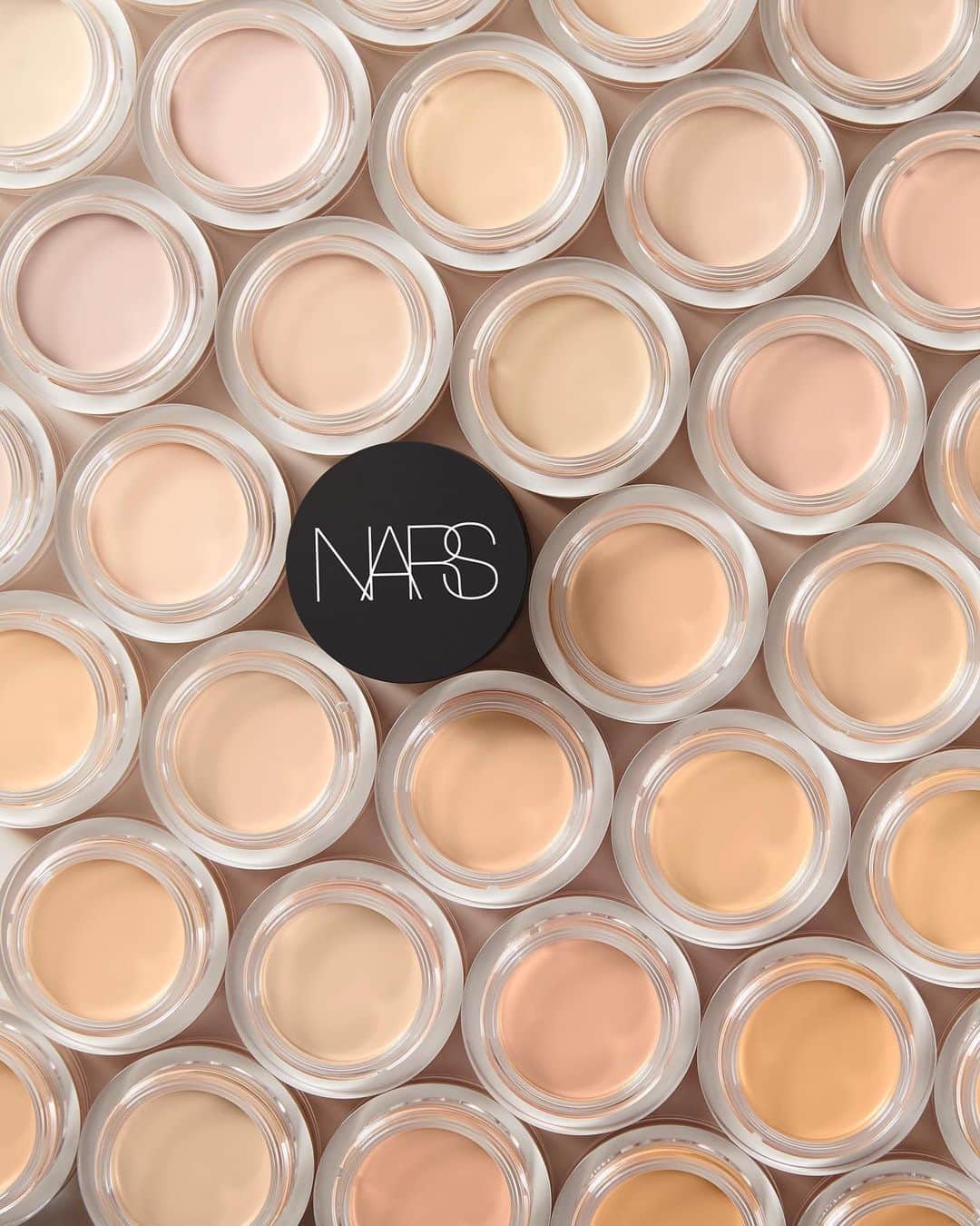 NARSさんのインスタグラム写真 - (NARSInstagram)「Bestselling Soft Matte Complete Concealer has you covered with high-performance correction and a weightless, natural-looking finish in 30 shades @sephora.   Comment below with your go-to. ⏬」2月22日 8時06分 - narsissist