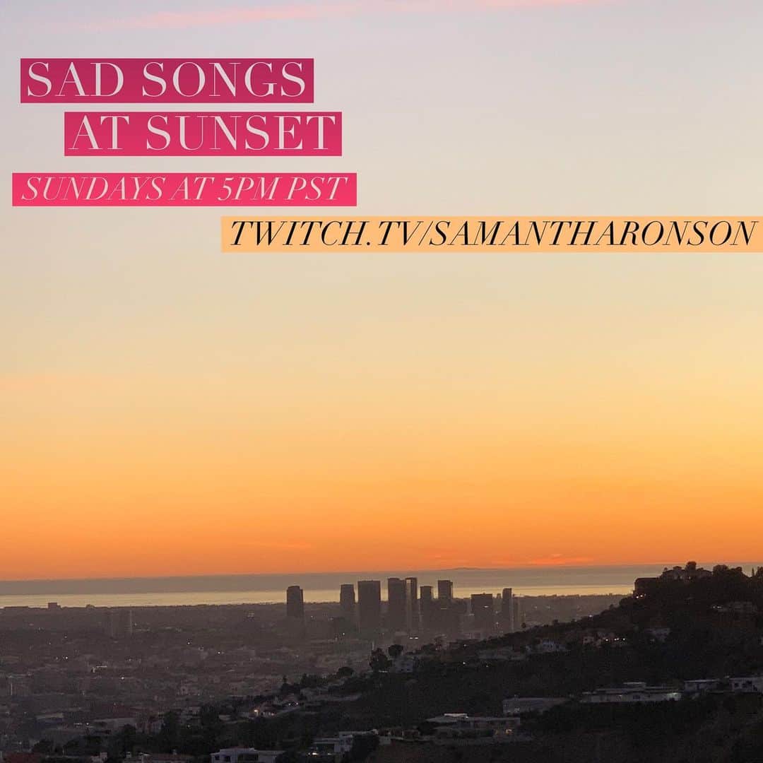 サマンサ・ロンソンのインスタグラム：「Meet me at 5pm PST for sad songs and other shenanigans on twitch. I promise you, it’s really fun!  Link in bio.  Twitch.tv/samantharonson #sadderday #sadsongs #twitch #skamartist #dj」
