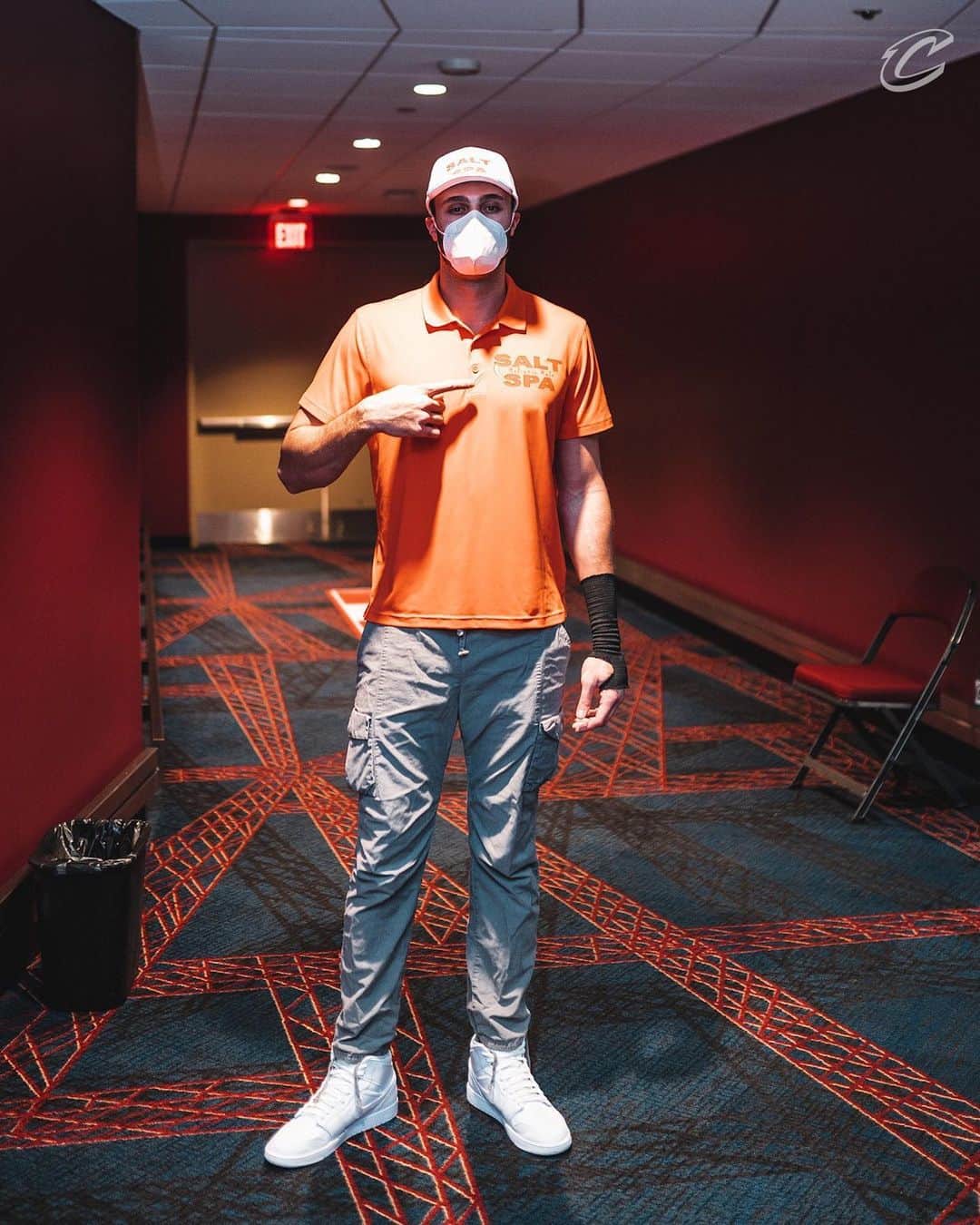 キャブスのインスタグラム：「Join @larrydn7 tonight in support of @holistic_halo_salt_spa in North Royalton!  Visit the GameDay+ section of the #CavsApp, championed by @westfield1848, to bid on a pair of his game-worn, autographed kicks and we’ll help match the proceeds!  #ClevelandHelpingCleveland」