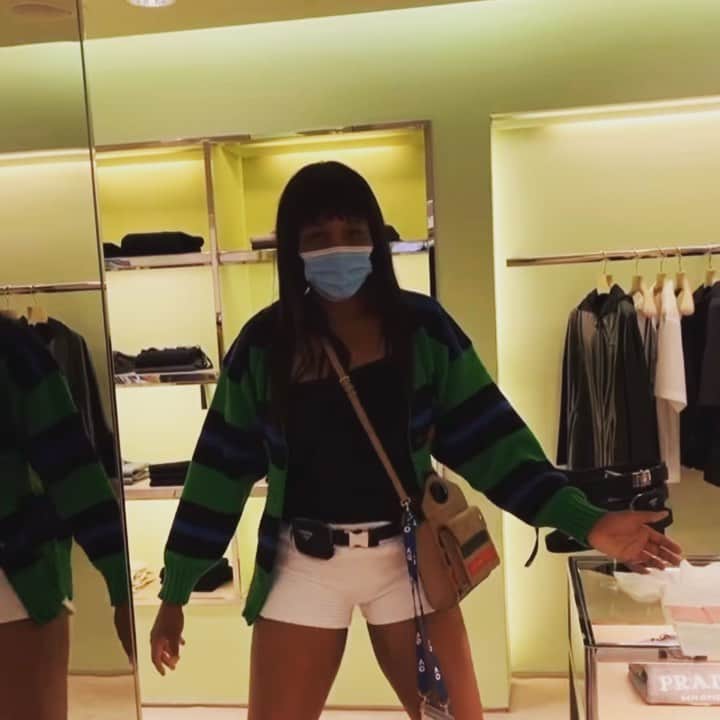 ビーナス・ウィリアムズのインスタグラム：「Back on two feet! ✌🏿✌🏿😂💯❤️」