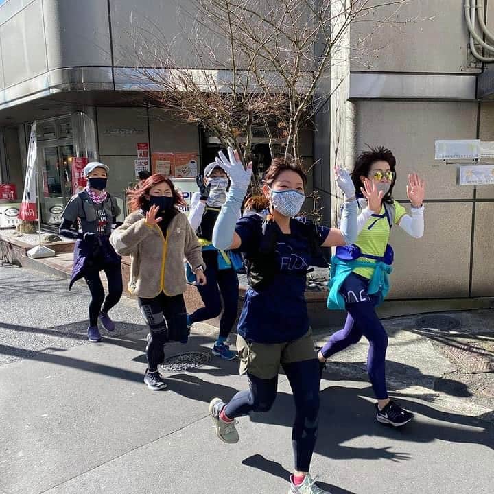 run+さんのインスタグラム写真 - (run+Instagram)「#松ラン 🔰 こんな賑やかなのは一年ぶり以上！！ 走る前にはストレッチと、街ラン後は走るベースとなる筋トレも。 沢山のランナーさんに会えてとーっても楽しい時間😍  Pic2 走行時は6-7人くらいの少人数。 私達のグループはなべちゃんリーダー🏃🏻‍♀️ 明るい方で一層賑やかな #街ラン  森川千明さんの #C_ShineRun ランでペーサーをしたときの方がいて 覚えててくれてすごく嬉しかった😍✨ こうして一つの縁が拡がって行くことが何より嬉しい😍😍😍 @run_de_mark きっかけに感謝です♡  ランの後は大好きな"漢方レストラン"10ZEN 私はすっぽんスープ🐢 青山店がOPENしてっ品川よりもぐっと行きやすくなった！ この日の王様のブランチに出てた様で混む前に行けて良かった♪  @hitomi.103.run お誘い頂きありがとうございました！  @akko_ya_ やっと行けましたね♪ @nishino_3216 @rie_05251 ご一緒出来て嬉しい時間でした！ ランも食事も楽しかったです😆  #走れるって幸せ #走れるって当たり前じゃない #ゆるラン #街ラン #街RUN  #ラン #ランニング #RUN #RUNNING  #ハシリマシタグラム #ハシリマスタグラム #igランナーズ #IGランナー #走るを楽しむ #写ラン  #ランニング好きな人と繋がりたい #ランナーさんと繋がりたい #igランナーズと繋がりたい  #RunForSmile #Runday #RunLovesLife #runstagram #走る楽しさ広げ隊 @runplus #aday」2月22日 8時33分 - runplus