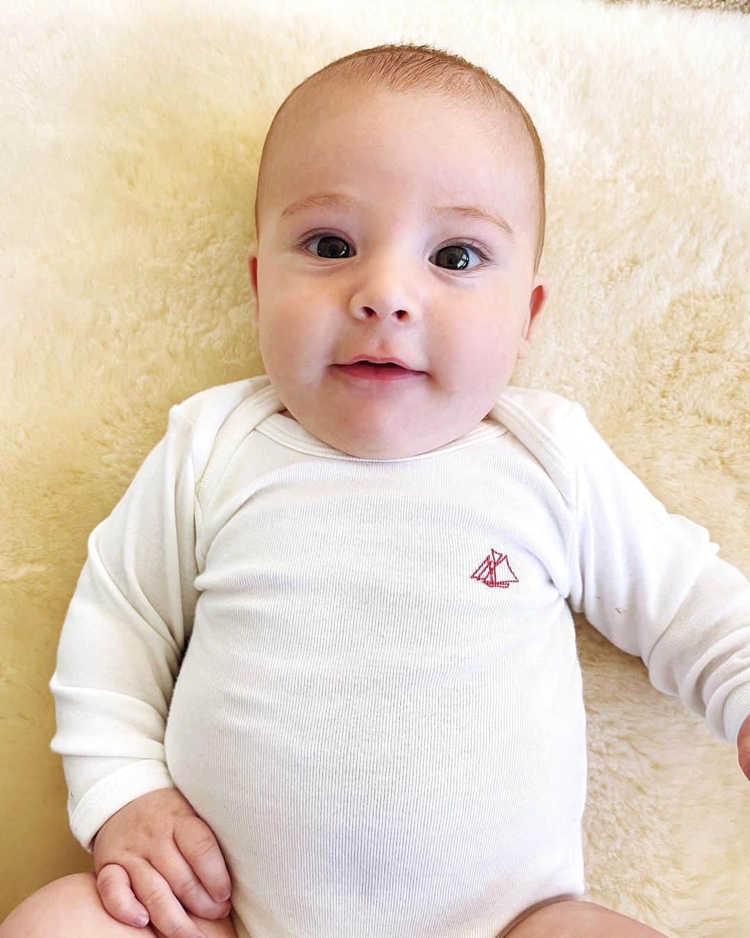 ジェシカ・シーバのインスタグラム：「Little Nikolaki, the perfect mix of his siblings and the apple of their eye. This sweet baby is all soul... It’s like Christmas every day with him.」