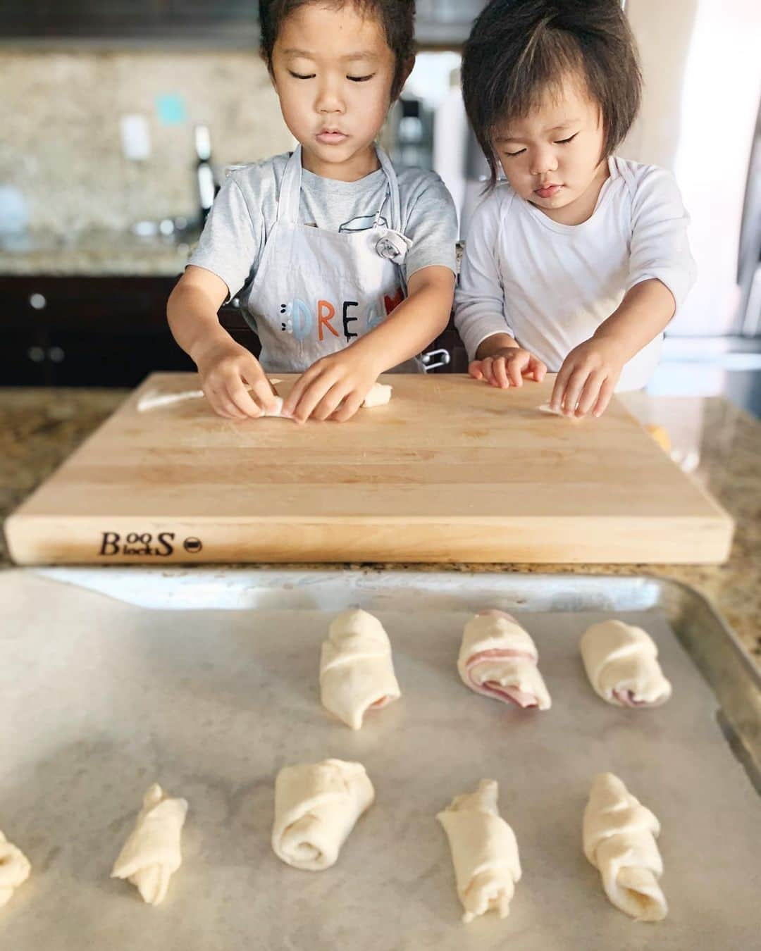 高木りなさんのインスタグラム写真 - (高木りなInstagram)「#weekendvibes  日曜日の朝はパン作り🥐✨ 일요일 아침은 빵만들기! . . #sundayfunday #sundaymornings #homebaking #momlife #losangeles #california #日曜日 #パン作り #ママライフ #일요일 #빵만들기 #맘스타그램」2月22日 8時47分 - rinasvoyage