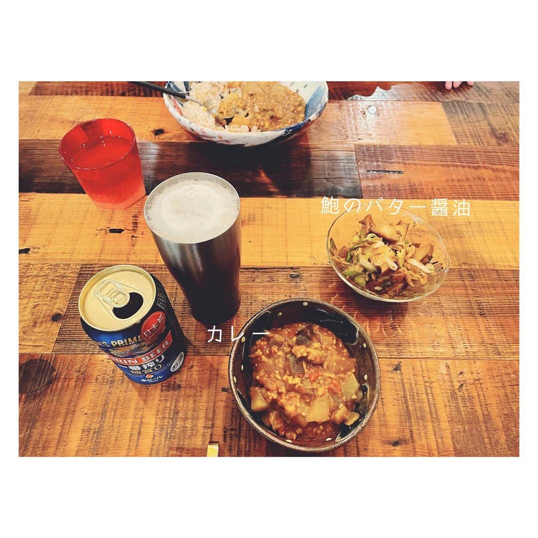 笹峯愛のインスタグラム：「鮑をいただいたけど デデ様食べないだろうし 何か作らないと…と考えるのが面倒で カレーにしました。  これなら苦手な物入れても 美味しいと食べる！ . ので、あれこれ思考を巡らせて 試行する必要無し！！ . 普段は食べたがらない 大根、トマト、茄子を大量に投入。 鶏ひき肉でボリューム出して 具沢山カレーで本日、終了。  スープすら作らなかった😂  #手抜き #晩ごはん #カレー #アワビ #ごちそう」