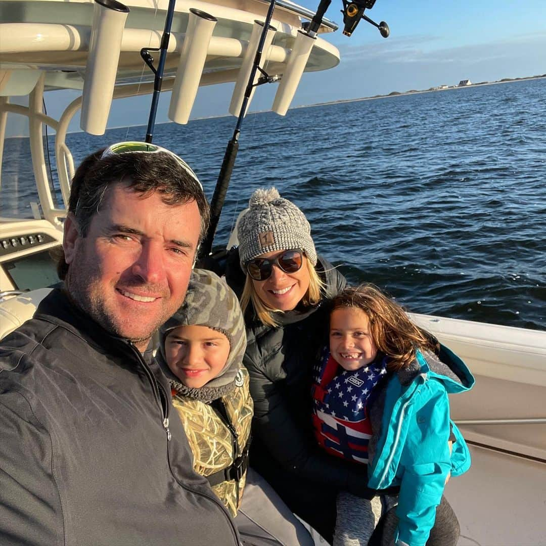 バッバ・ワトソンのインスタグラム：「Add #PensacolaBay & @gradywhite_boats together and it equals great family time!! Love being on the water. #PensacolaLife #BoatLife」