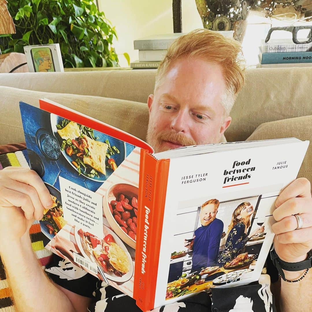 ジェシー・タイラー・ファーガソンのインスタグラム：「picture of me reading my favorite new cookbook — preorder link in bio!  www.JulieAndJesseCook.com #ImNotBiased #VeryExcited」