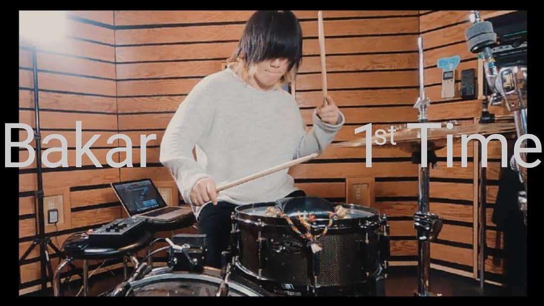 やおたくやのインスタグラム：「撮影は早いけど編集時間かかるー。パソコン欲しい  bakar 1stTime-DrumCover  @bakarrrr  #bakar#1stTime #drumsolo#we_love_drums #spiritofthedrummer #drumsdaily #drumset#drumfill#dramfam#drumsharing #groove#beat##instadrums#drumporn #drumpractice #drumlessons #drumeo#drumuniversity #drummer  #drum#drumvideo #drumcovers #canopusdrums #矢尾拓也#叩いてみた」